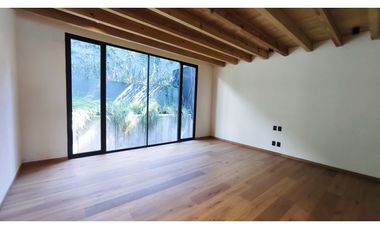 CASA EN VENTA CON VISTA AL LAGO DE VALLE DE BRAVO