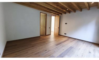 CASA EN VENTA CON VISTA AL LAGO DE VALLE DE BRAVO