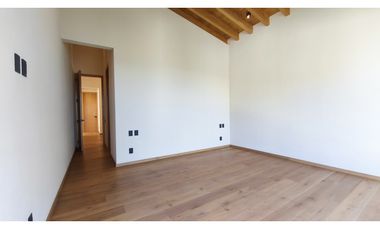 CASA EN VENTA CON VISTA AL LAGO DE VALLE DE BRAVO