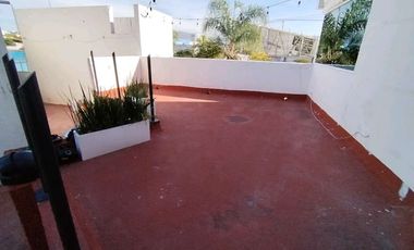 Oficina con terraza en zona comercial de Juriquilla