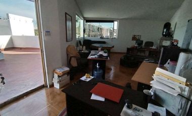 Oficina con terraza en zona comercial de Juriquilla