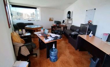 Oficina con terraza en zona comercial de Juriquilla