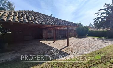 Casa en excelente lugar residencial cercana a colegios