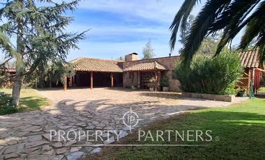 Casa en excelente lugar residencial cercana a colegios