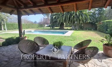 Casa en excelente lugar residencial cercana a colegios