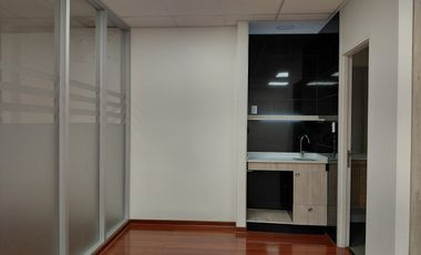 Arriendo hermosa Oficina Ejecutiva al costado del Marriott