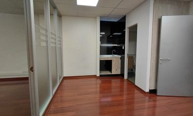 Arriendo hermosa Oficina Ejecutiva al costado del Marriott