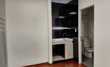 Arriendo hermosa Oficina Ejecutiva al costado del Marriott