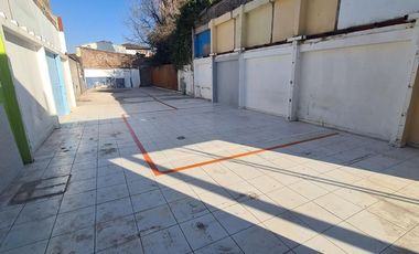 Excelente Casa con Taller y Oficinas, cerca metro