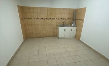 Excelente Casa con Taller y Oficinas, cerca metro