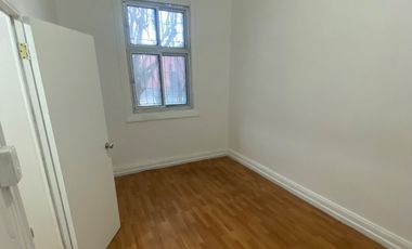 Excelente Casa con Taller y Oficinas, cerca metro