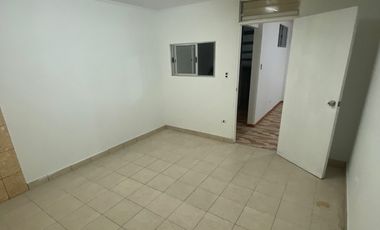 Excelente Casa con Taller y Oficinas, cerca metro