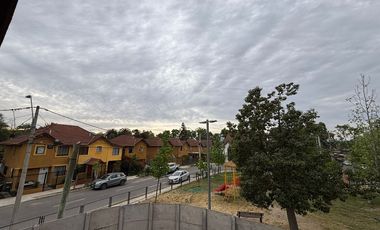 Casa Moderna en Peñaflor: Espacio y Comodidad