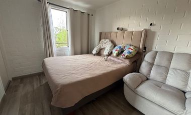 Casa Moderna en Peñaflor: Espacio y Comodidad