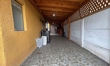 Casa Moderna en Peñaflor: Espacio y Comodidad