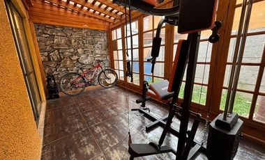 Casa Moderna en Peñaflor: Espacio y Comodidad