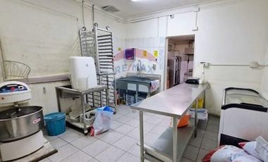 Local comercial primera línea en Av Irarrazabal