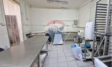 Local comercial primera línea en Av Irarrazabal