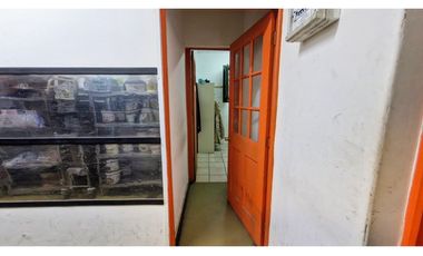 Local comercial primera línea en Av Irarrazabal