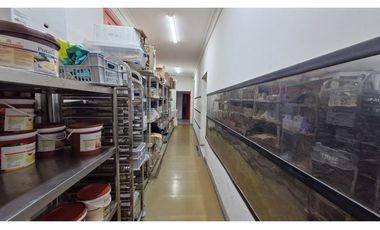 Local comercial primera línea en Av Irarrazabal