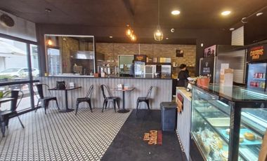 Local comercial primera línea en Av Irarrazabal