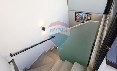 PENTHOUSE ÚNICO FRENTE A PORTAL LA DEHESA