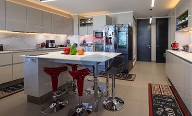 PENTHOUSE ÚNICO FRENTE A PORTAL LA DEHESA