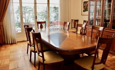 Hermosa casa con gran terreno busca familia