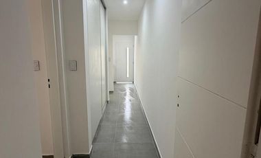 VENTA CASA DOS DORMITORIOS BARRIO LOS PLATANOS CIPOLLETTI