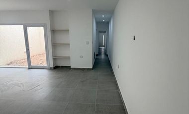 VENTA CASA DOS DORMITORIOS BARRIO LOS PLATANOS CIPOLLETTI