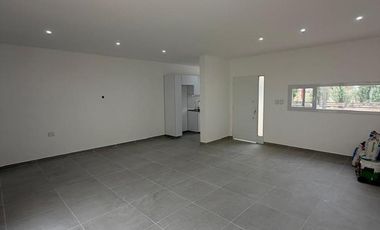 VENTA CASA DOS DORMITORIOS BARRIO LOS PLATANOS CIPOLLETTI