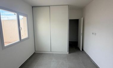 VENTA CASA DOS DORMITORIOS BARRIO LOS PLATANOS CIPOLLETTI
