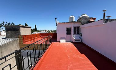 Casa en dos plantas con terraza