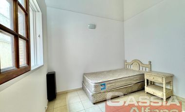 TRIPLEX EN PH, 5 AMBIENTES, 3 DORMITORIOS CON GARAGE Y PATIO LIBRE
