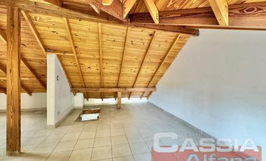 TRIPLEX EN PH, 5 AMBIENTES, 3 DORMITORIOS CON GARAGE Y PATIO LIBRE