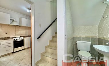 TRIPLEX EN PH, 5 AMBIENTES, 3 DORMITORIOS CON GARAGE Y PATIO LIBRE