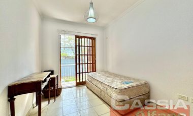 TRIPLEX EN PH, 5 AMBIENTES, 3 DORMITORIOS CON GARAGE Y PATIO LIBRE