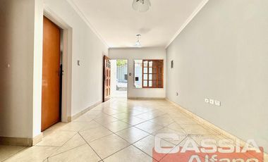 TRIPLEX EN PH, 5 AMBIENTES, 3 DORMITORIOS CON GARAGE Y PATIO LIBRE