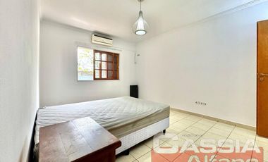 TRIPLEX EN PH, 5 AMBIENTES, 3 DORMITORIOS CON GARAGE Y PATIO LIBRE