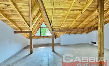 TRIPLEX EN PH, 5 AMBIENTES, 3 DORMITORIOS CON GARAGE Y PATIO LIBRE