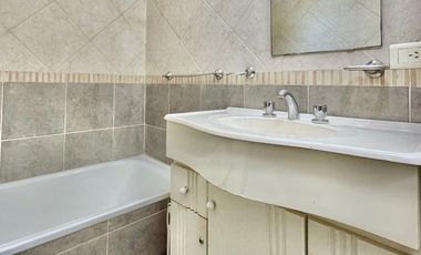 TRIPLEX EN PH, 5 AMBIENTES, 3 DORMITORIOS CON GARAGE Y PATIO LIBRE