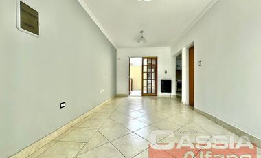 TRIPLEX EN PH, 5 AMBIENTES, 3 DORMITORIOS CON GARAGE Y PATIO LIBRE