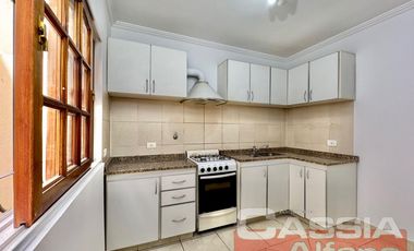 TRIPLEX EN PH, 5 AMBIENTES, 3 DORMITORIOS CON GARAGE Y PATIO LIBRE