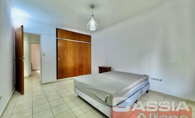 TRIPLEX EN PH, 5 AMBIENTES, 3 DORMITORIOS CON GARAGE Y PATIO LIBRE