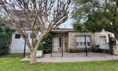 VENTA Casa de 5 ambientes con departamento. Barrio El Gaucho, Mar del Plata