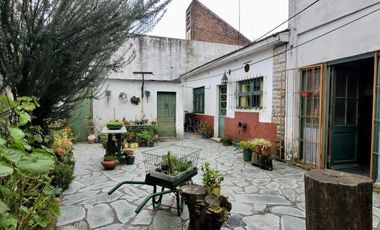 VENTA Casa de 5 ambientes con departamento. Barrio El Gaucho, Mar del Plata