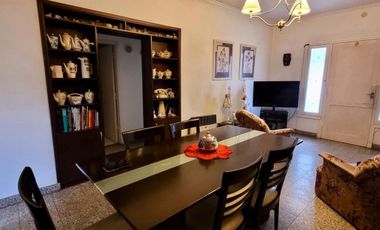 VENTA Casa de 5 ambientes con departamento. Barrio El Gaucho, Mar del Plata