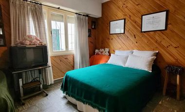 VENTA Casa de 5 ambientes con departamento. Barrio El Gaucho, Mar del Plata