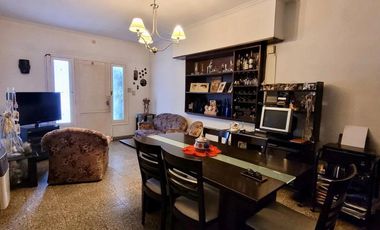 VENTA Casa de 5 ambientes con departamento. Barrio El Gaucho, Mar del Plata