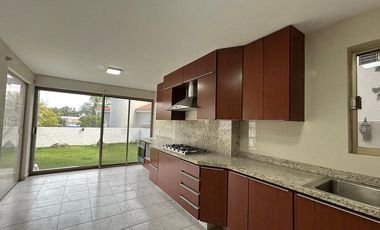 CASA DE LUJO EN RENTA EN COTO EN PUERTA DE HIERRO, ZAPOPAN